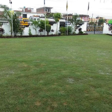 Hotel The Ideal Kushinagar ภายนอก รูปภาพ