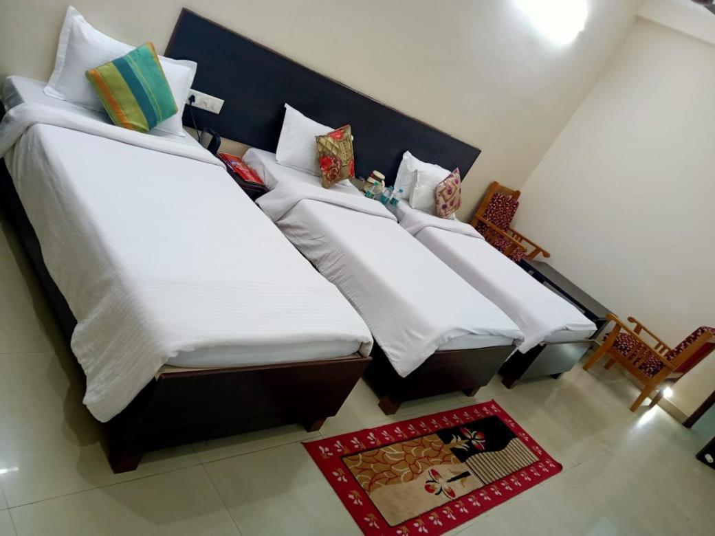Hotel The Ideal Kushinagar ภายนอก รูปภาพ
