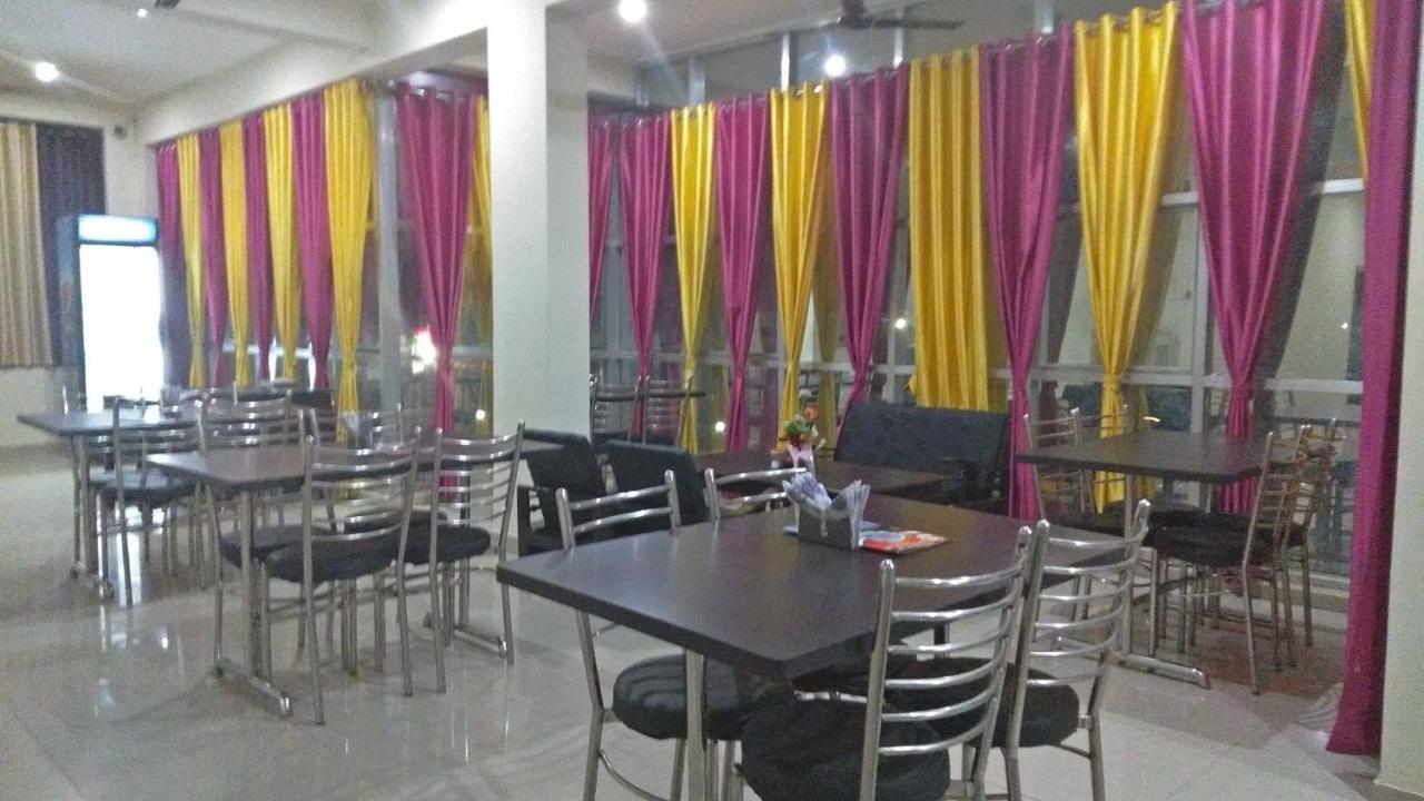 Hotel The Ideal Kushinagar ภายนอก รูปภาพ