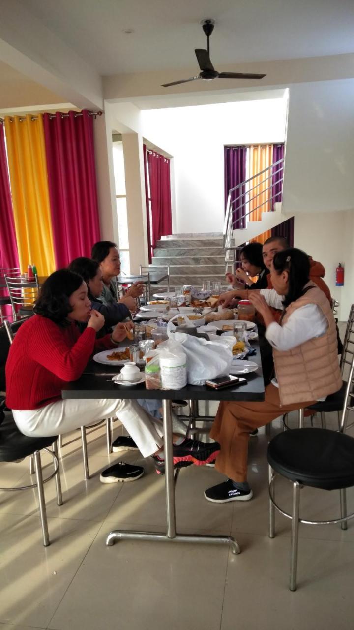 Hotel The Ideal Kushinagar ภายนอก รูปภาพ