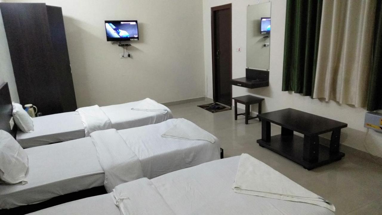 Hotel The Ideal Kushinagar ภายนอก รูปภาพ