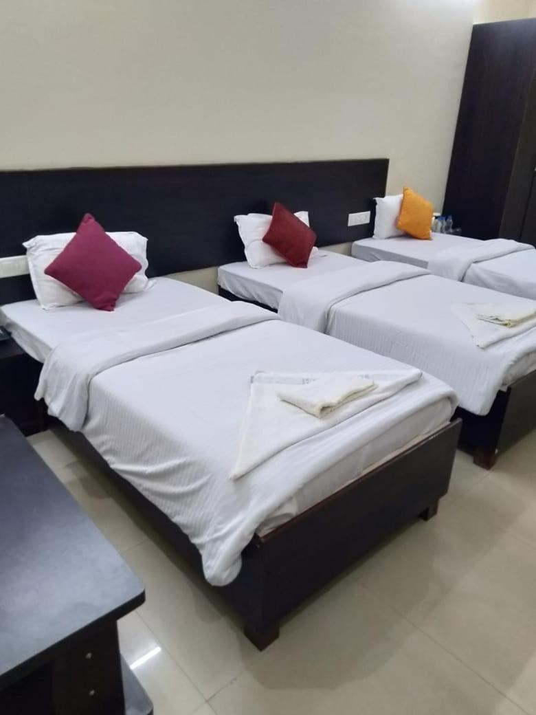 Hotel The Ideal Kushinagar ภายนอก รูปภาพ