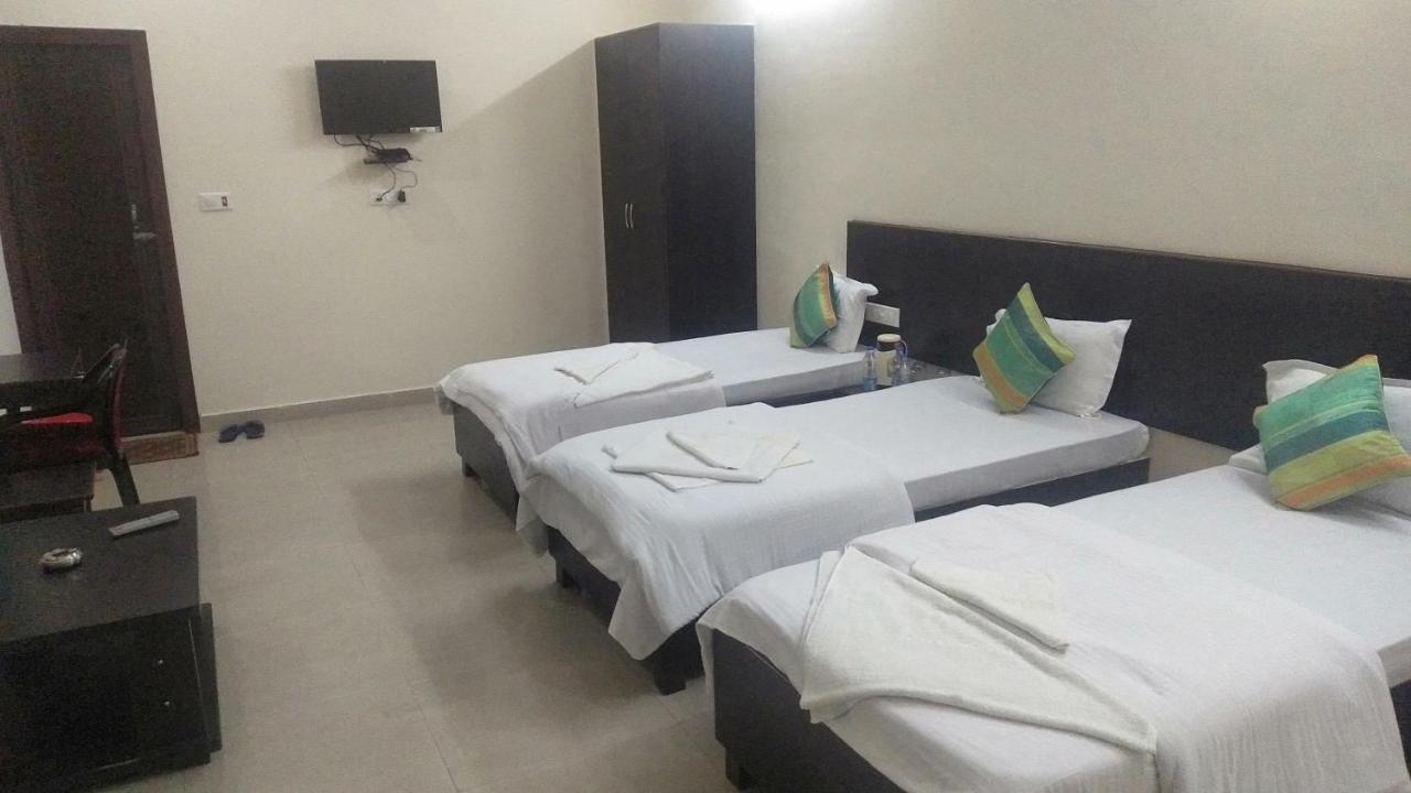 Hotel The Ideal Kushinagar ภายนอก รูปภาพ