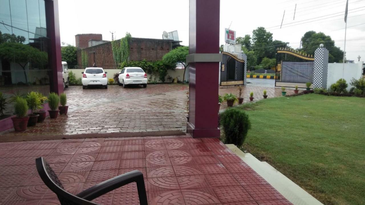 Hotel The Ideal Kushinagar ภายนอก รูปภาพ