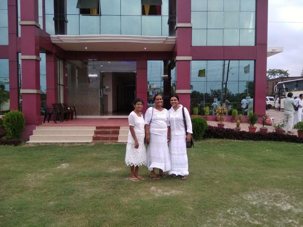 Hotel The Ideal Kushinagar ภายนอก รูปภาพ