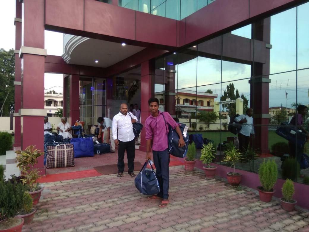 Hotel The Ideal Kushinagar ภายนอก รูปภาพ