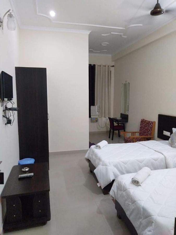 Hotel The Ideal Kushinagar ภายนอก รูปภาพ