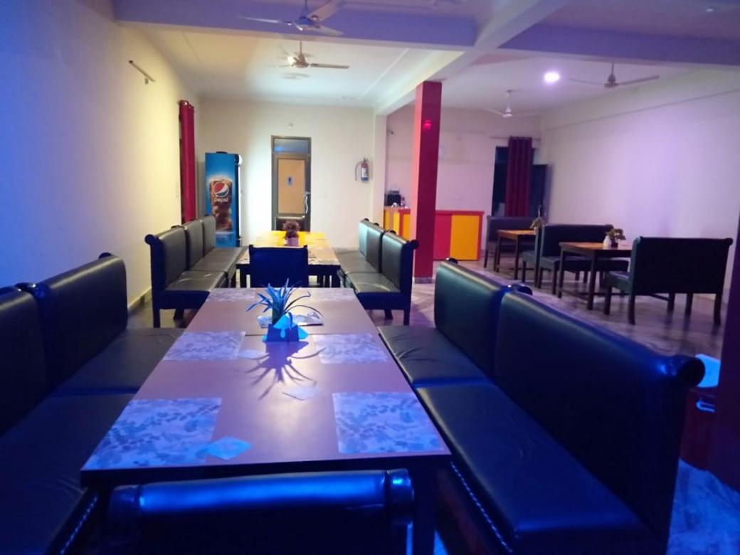Hotel The Ideal Kushinagar ภายนอก รูปภาพ
