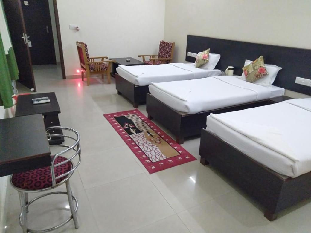 Hotel The Ideal Kushinagar ภายนอก รูปภาพ