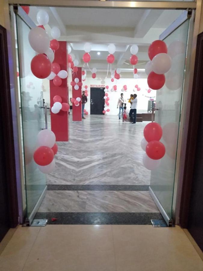 Hotel The Ideal Kushinagar ภายนอก รูปภาพ