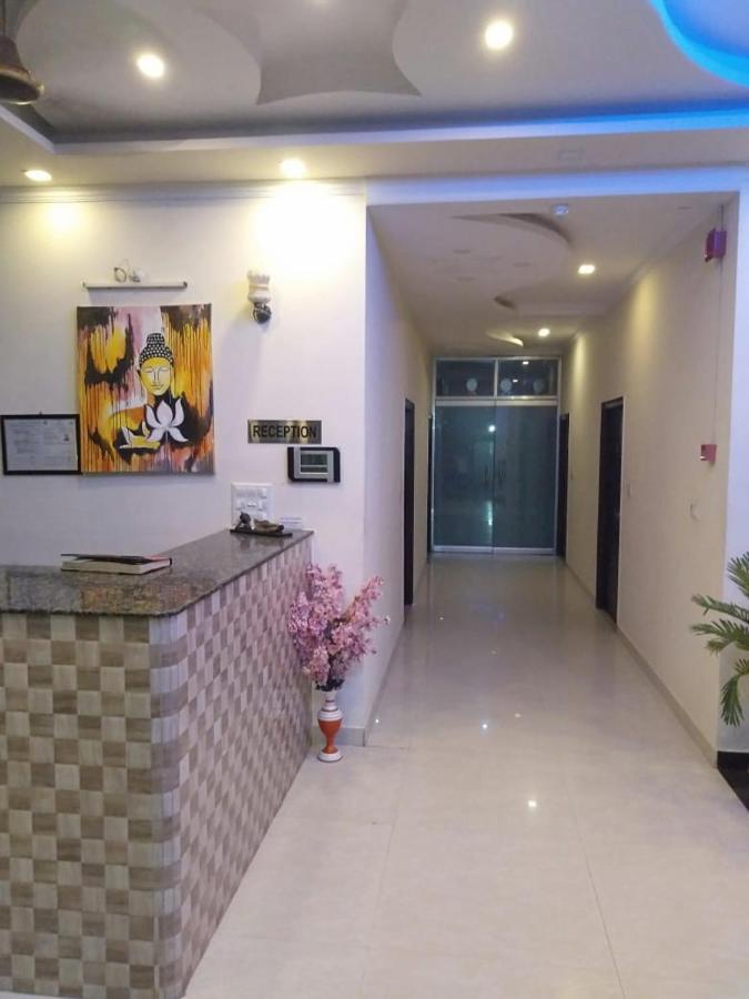 Hotel The Ideal Kushinagar ภายนอก รูปภาพ