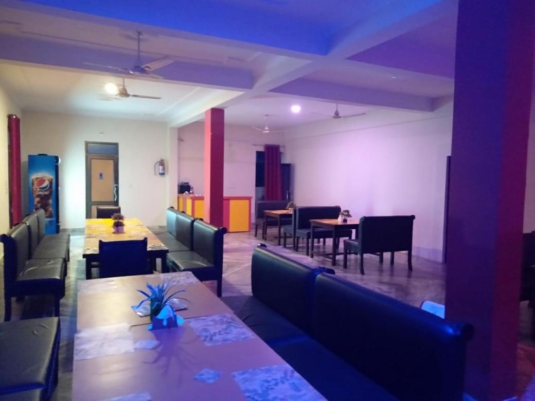 Hotel The Ideal Kushinagar ภายนอก รูปภาพ