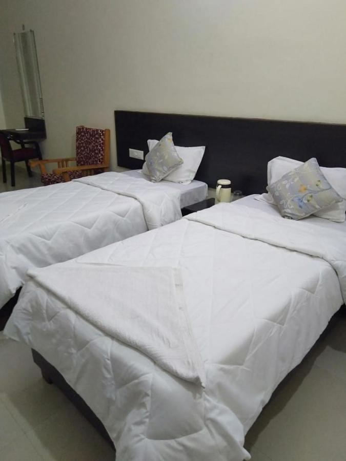 Hotel The Ideal Kushinagar ภายนอก รูปภาพ